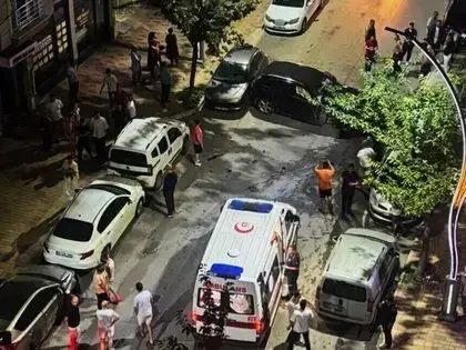 Bafra’da kontrolden çıkan otomobil park halindeki 6 araca çarptı
