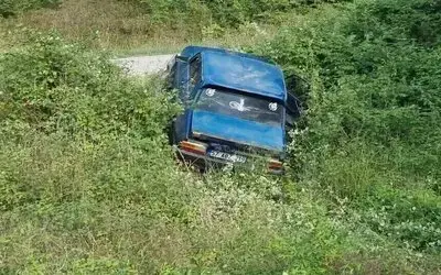 Sinop’ta Otomobil Şarampole Devrildi: 2 Yaralı