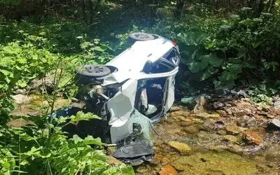 Giresun’da Otomobil Dereye Devrildi: 6 Yaralı