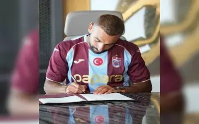 Salah Trabzonspor’a İmzayı Attı, Ayağının Tozuyla Trabzonspor Reklam Filmi Çekimine Katıldı