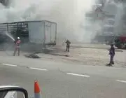 Giresun’da Yol Kenarındaki Tırın Dorsesinde Yangın Çıktı