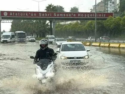 Samsun’da Sağanak: Yollar Göle Döndü