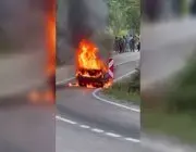 Seyir Halindeki Otomobil Alev Topuna Döndü
