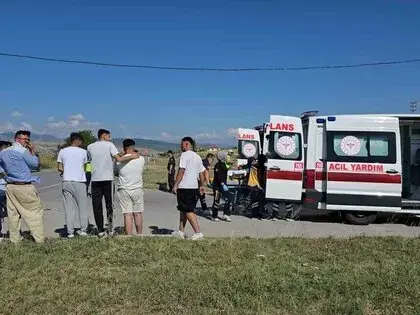 Vezirköprü'de Motosikletler Çarpıştı: 3 Yaralı