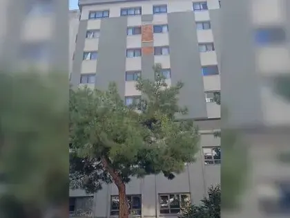 Öğretmenevi Duvarından Kopan Beton Parçaları Korkuttu