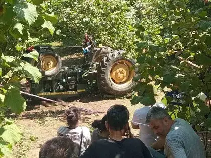 Bahçede Eşinin Yanına Gittiği Sırada Devrilen Traktörün Altına Kalarak Öldü