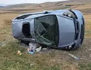 Vezirköprü'de Otomobil Şarampole Devrildi: 1’i Bebek 3 Yaralı