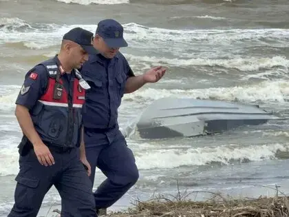 Çarşamba'da Sahile Vurmuş İnsansız Deniz Aracı Bulundu