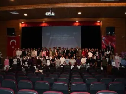 Üniversiteyi Kazanan Öğrenciler İçin Uğurlama