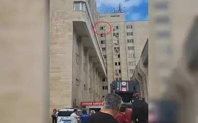 9. Kattaki Cama Çıktı, Polis Ekiplerinin İkna Çalışmasıyla İndirildi