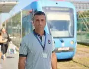 Tramvayın Önüne Koşan 5 Yaşındaki Çocuğu Kurtaran Güvenlik Görevlisi Konuştu: "Kendi Kızım Gözümün Önüne Geldi"