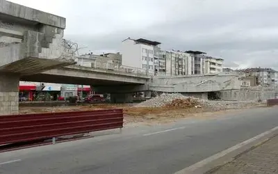 Trabzon’da Reşadiye Viyadüğünde Yıkım Çalışmaları Sürüyor