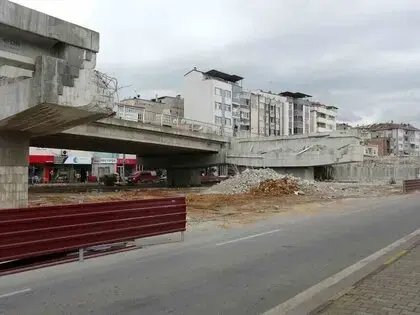Trabzon’da Reşadiye Viyadüğünde Yıkım Çalışmaları Sürüyor