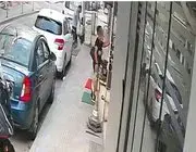 Pastırma Hırsızlığı Kamerada: Fırın Kapısındaki Poşeti Alıp Kayıplara Karıştı