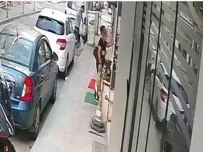Pastırma Hırsızlığı Kamerada: Fırın Kapısındaki Poşeti Alıp Kayıplara Karıştı