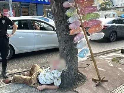 Pamuk Şekerci Sokak Ortasında Sızdı