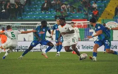 Trendyol Süper Lig: Çaykur Rizespor: 0 - Alanyaspor: 0 (İlk Yarı)
