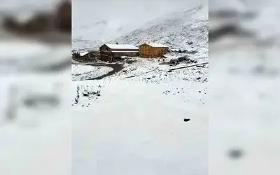 Rize’nin Yaylalarına Eylül’de Kış Geldi, 3 Bin 100 Metre Yükseklikte Bulunan Tahpur Yaylası Beyaza Büründü