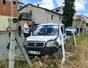 Direksiyonda Rahatsızlanan Genç Dolmuş Sürücüsü Mezarlığın Tel Örgüsüne Çarptı