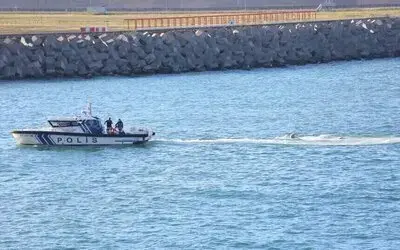 Rize Açıklarına Acil İniş Yapan Uçak Limana Çekildi