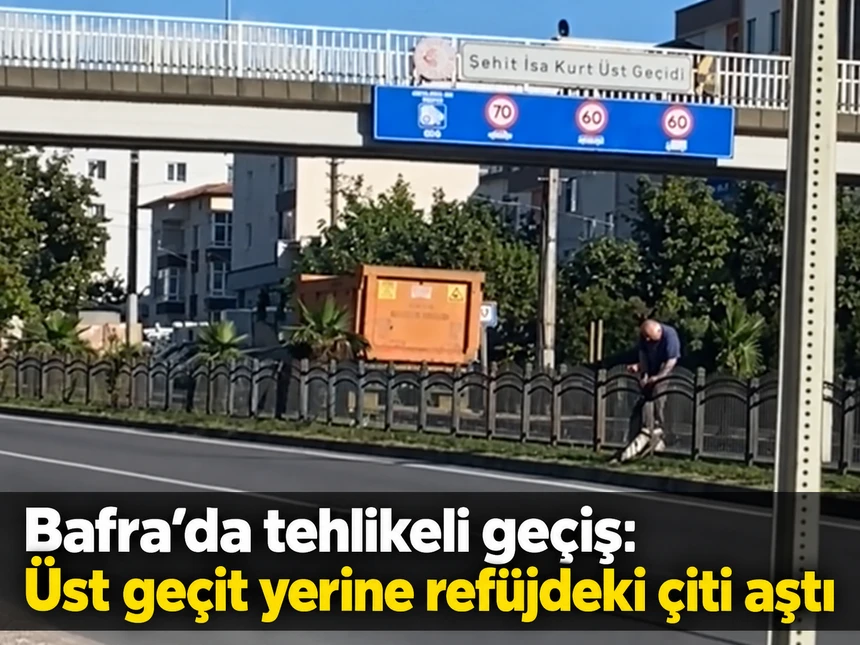 Bafra’da tehlikeli geçiş: Üst geçit yerine refüjdeki çiti aştı