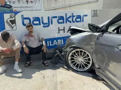 Samsun’da 2 Otomobile Çarpıp Savrulan Araç Duvara Çarptı: 3 Yaralı