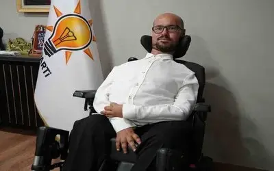 Cumhurbaşkanı Erdoğan’ın Otobüsü Durdurup Yanına Gittiği Engelli Genç Konuştu: "Unutamayacağım Bir Andı"