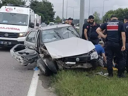Terme'de Otomobiller Çarpıştı: 5 Yaralı