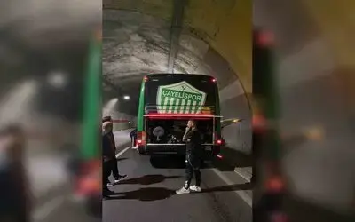 Kurban Ve Dualarla Uğurlanan Çayelispor, Tünelde Mahsur Kaldı