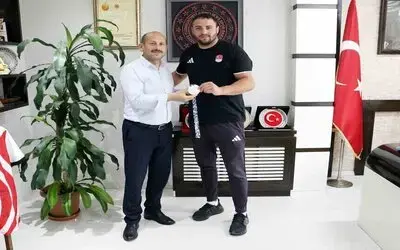 Samsunlu Boksör Berat Acar, Akdeniz Oyunları’nda Gümüş Madalya Kazandı