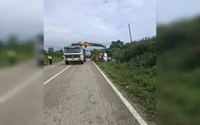 Sinop’ta Cam Yüklü Kamyonet Yoldan Çıktı