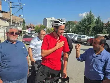 Bisikletle Dünya Turuna Çıkan Avustralyalı Gezginin Türk Hayranlığı: "Siz İnanılmazsınız"