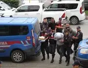 73 Yaşındaki Adama "kargo" Yalanıyla 17 Milyonluk Senet İmzalatmaya 4 Gözaltı