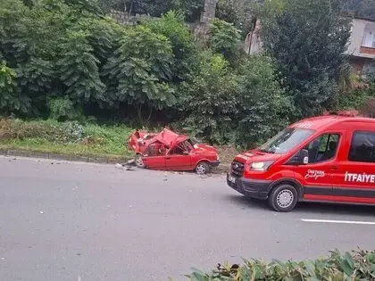 Rize’de Tır Arızalanan Otomobile Çarptı: 1’i Ağır 2 Yaralı