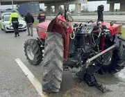 Çarşamba'da Kamyonet Traktöre Çarptı: Sürücüler Yaralandı
