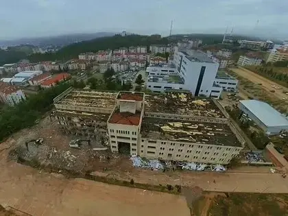 Boyabat’ta Eski Hastane Binasının Yıkımına Başlandı