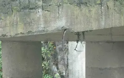 40 Yıllık Köprüde Korkutan Görüntü: Betonlar Döküldü, Demirler Sarktı