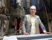 "Yılın Ahisi" 60 Yıllık Terziden Meslektaşlarına Tavsiye: "Kaliteli İş Yapın, Para Sizi Bulur"