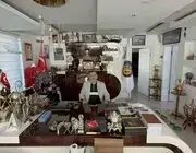Başkanın Makam Odası Antikacı Dükkanını Aratmıyor
