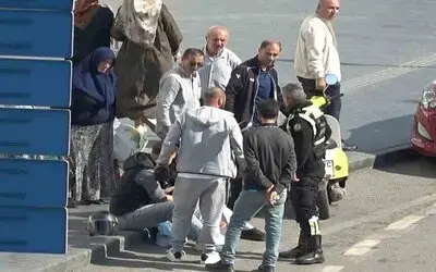 Kavşakta Motosiklet Devrildi, Sürücü Ve Yolcu Yere Sürüklendi