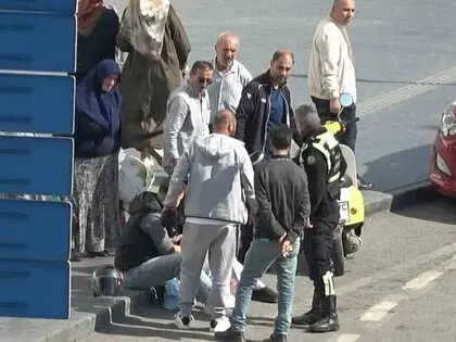 Kavşakta Motosiklet Devrildi, Sürücü Ve Yolcu Yere Sürüklendi