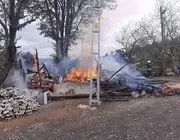 Salıpazarı'nda Ahşap Ev Küle Döndü