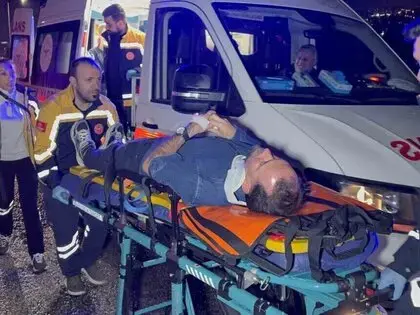 Samsun’da Otomobil Orta Refüje Çıktı: 2 Yaralı
