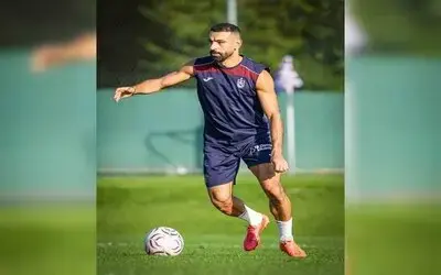 Salah Tahtı Ele Geçirdi