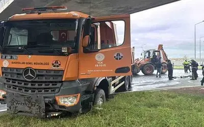 Rize’de Karayolları’na Ait Kamyonla Çarpışan Araçtaki Baba Ve Kızı Yaralandı
