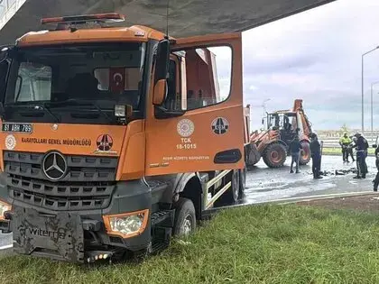Rize’de Karayolları’na Ait Kamyonla Çarpışan Araçtaki Baba Ve Kızı Yaralandı