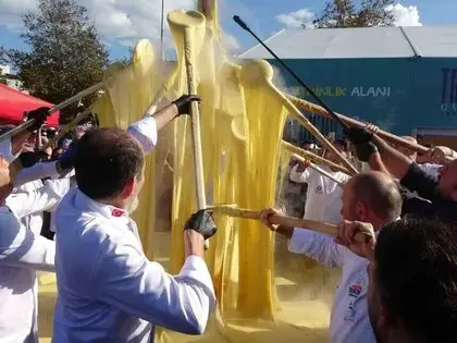 Trabzon’da 1 Ton 680 Kiloluk Kuymakla Uzatma Rekoru Denemesi
