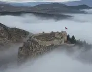 Tarihi Boyabat Kalesi Sis Denizinin Üzerinde Kaldı