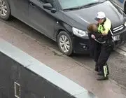 Polisin Yaralı Kadına Yardımı Yürekleri Isıttı