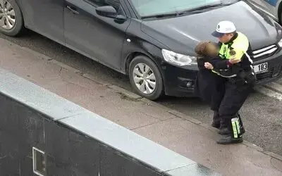 Polisin Yaralı Kadına Yardımı Yürekleri Isıttı